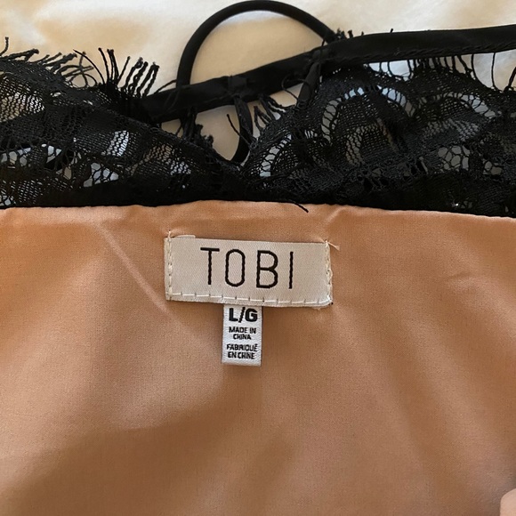 Tobi Lace Dress - Picture 2 of 3
